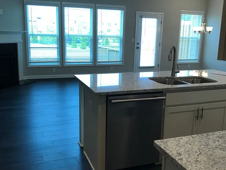 1302 Endicott Ct — Photo 2