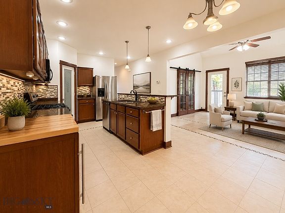 4th image of 1168 Saxon Way APT A