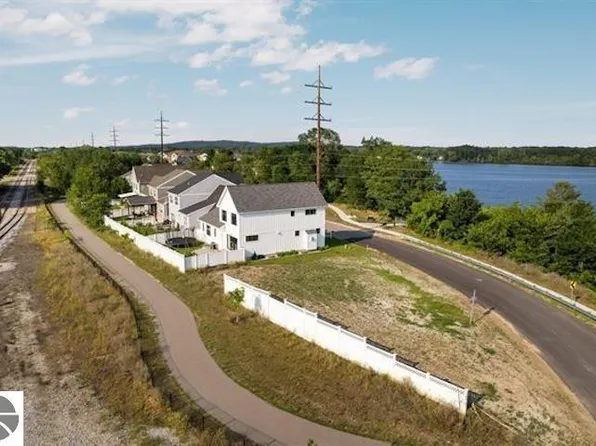 1360 Lake Ridge Dr, Traverse City, MI 49684