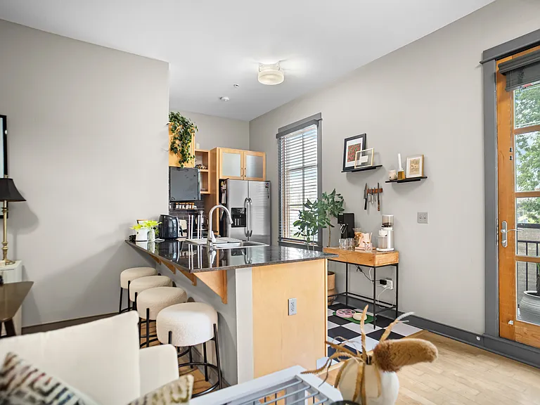 609 W Dickson St #212 — Photo 4