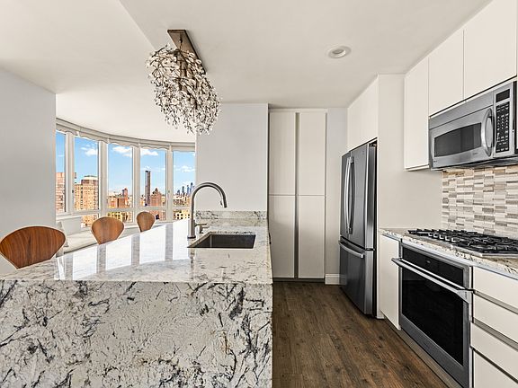 5th image of 306 Gold St APT 33F
