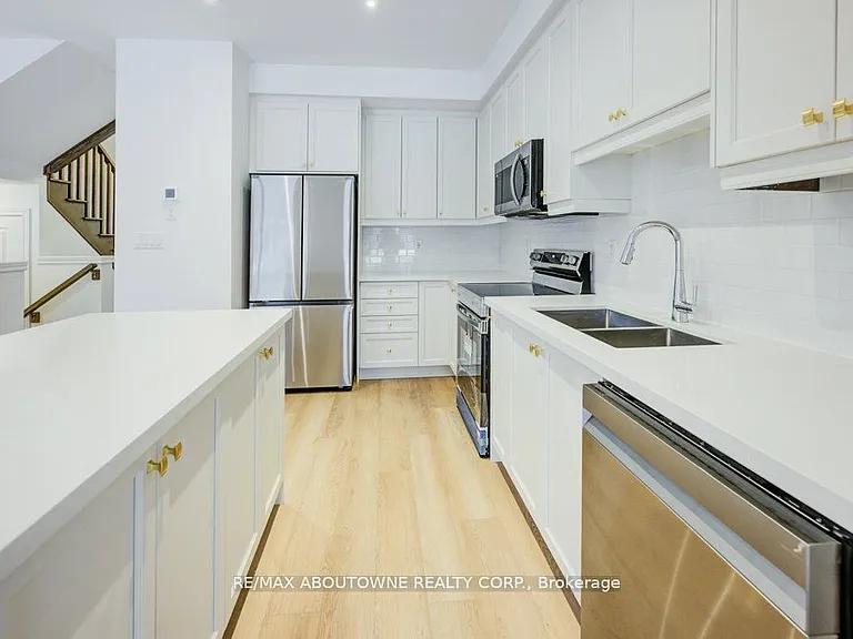 120 Court Dr #85 — Photo 16