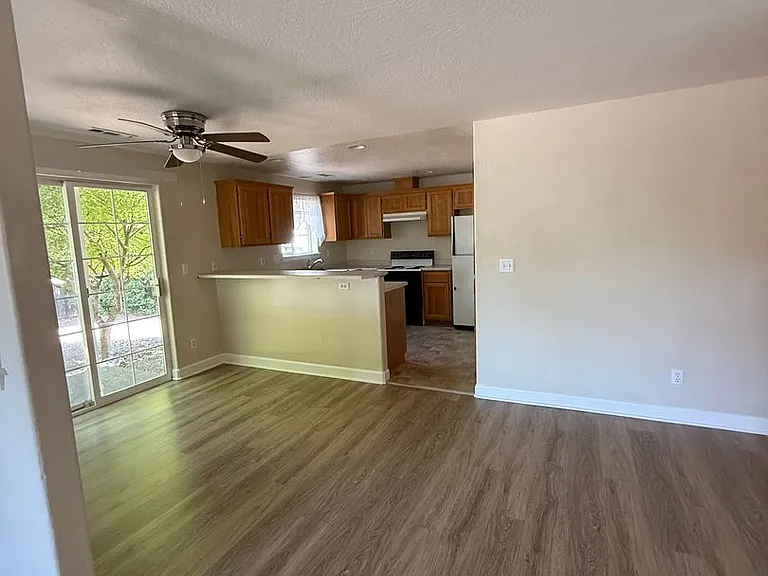522-524 Briarwood Dr — Photo 10