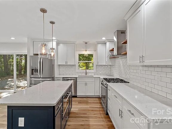 3rd image of 5424 Lantana Ave