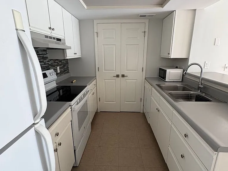 120 W Green Meadows Rd — Photo 11