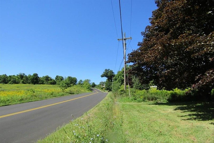 2nd image of 931 Old State Rd