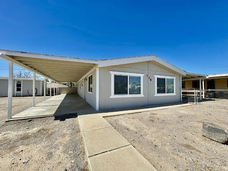 738 Swan Dr