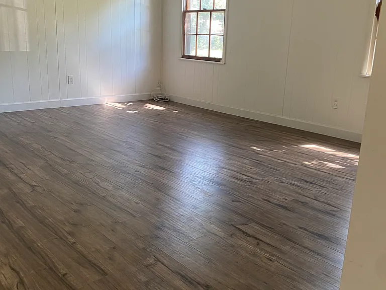 1606 E Greenbrier Dr — Photo 2