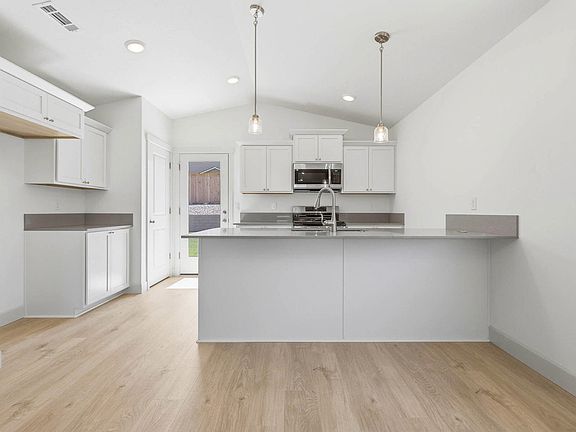 5th image of 1134 NW Fairway Dr #150