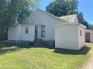 561 Decatur St, Barry, IL 62312