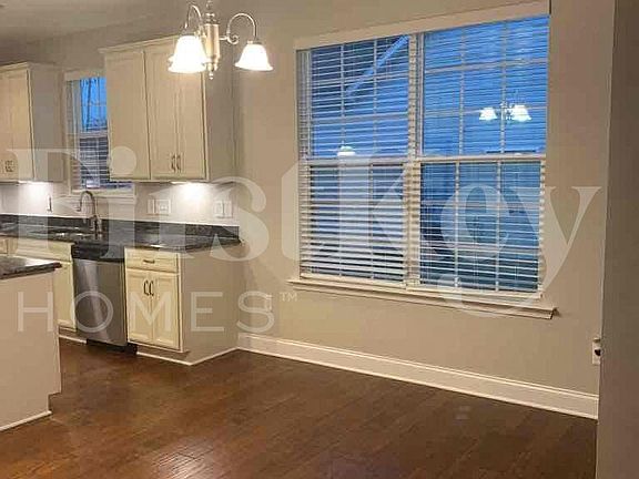 5th image of 433 Melva Ln