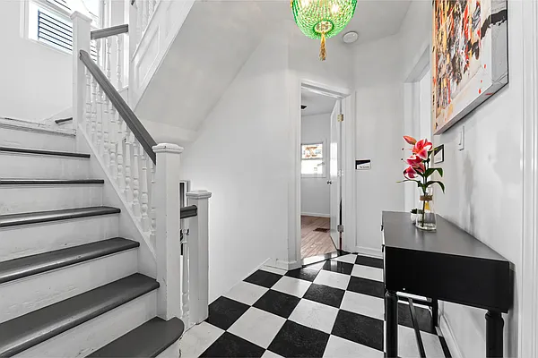 Rented by Aron Fried, LREB | media 17