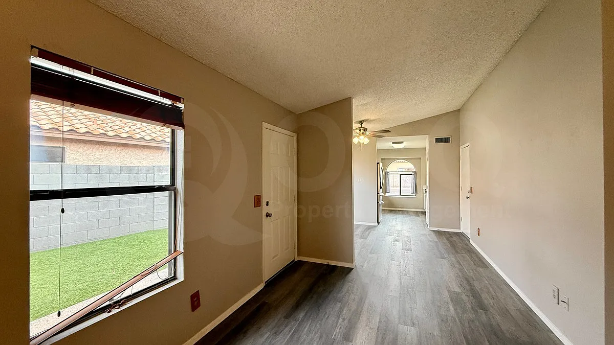 3 bed, 2.0 bath, 1247 sqft, $2,150 — Photo 4