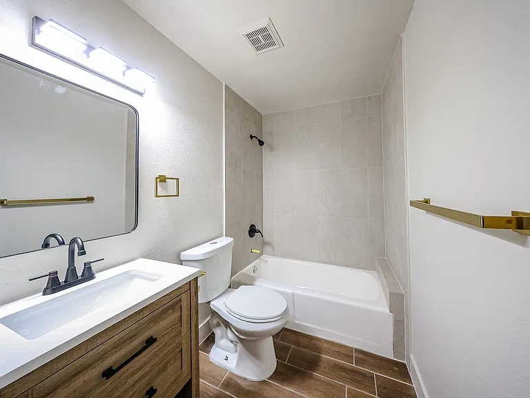 9222 N 35th Ave #10 — Photo 3
