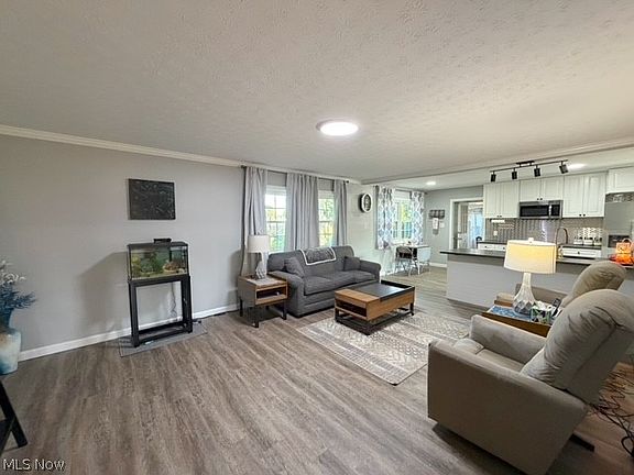 4th image of 403 S McKinley Ave