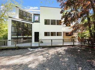 82 Scofield Rd, Pound Ridge, NY 10576