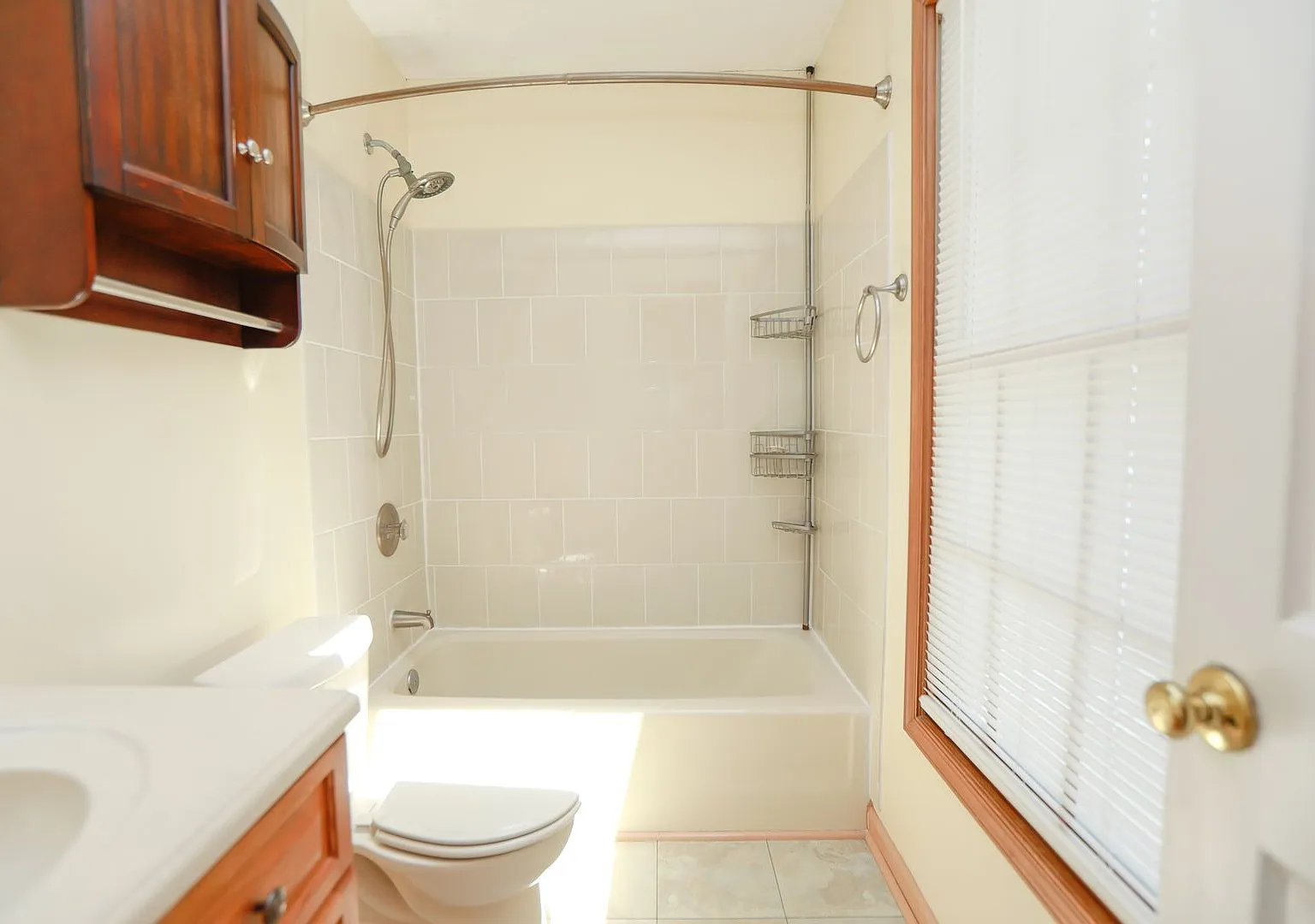 Well Maintained 3 Bed 2.5 Bath — Photo 2