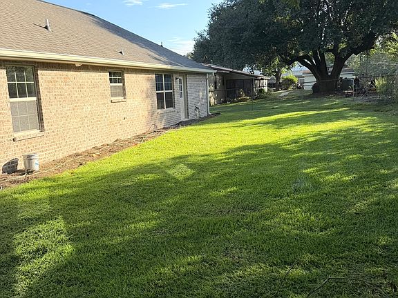 3rd image of 424 Saraland Cir