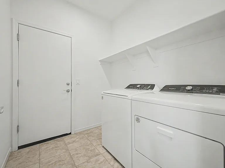 9004 W Georgia Ave — Photo 30