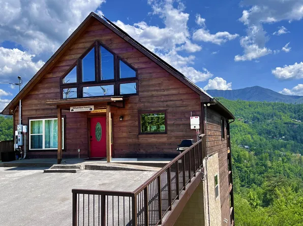 216 Pinnacle Dr W, Gatlinburg, TN 37738