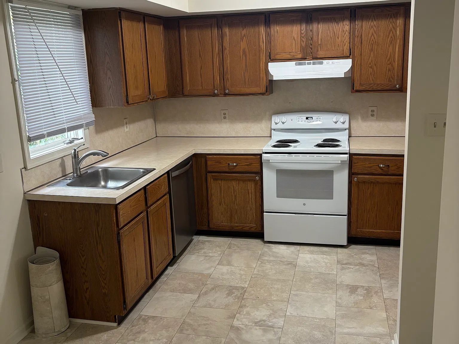 2 bed, 900 sqft, $1,850 — Photo 1