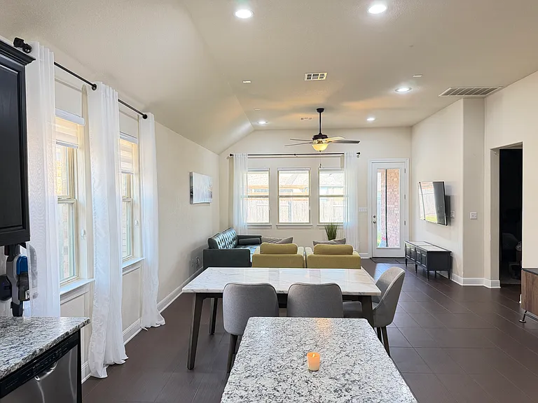 2432 Granite Hill Dr — Photo 3
