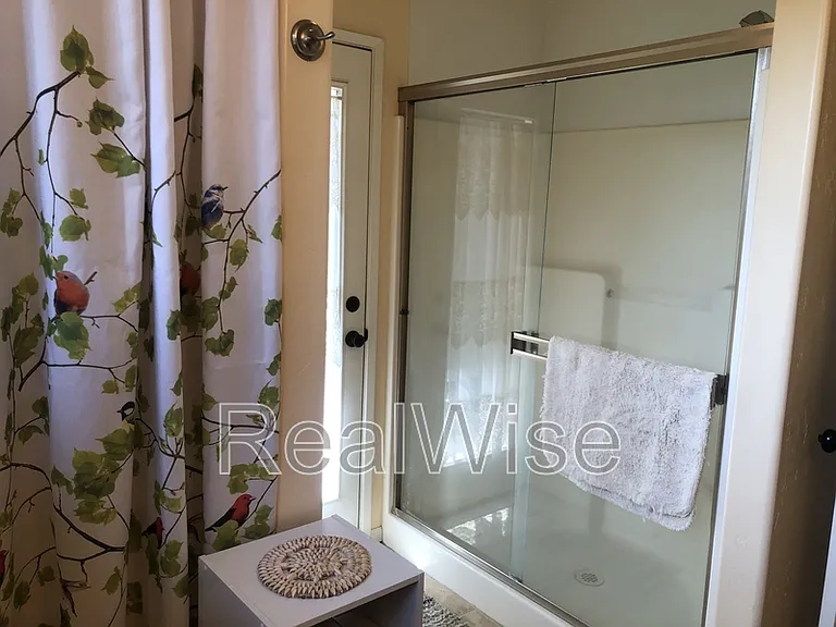 602 Schroeder Ln #B — Photo 11