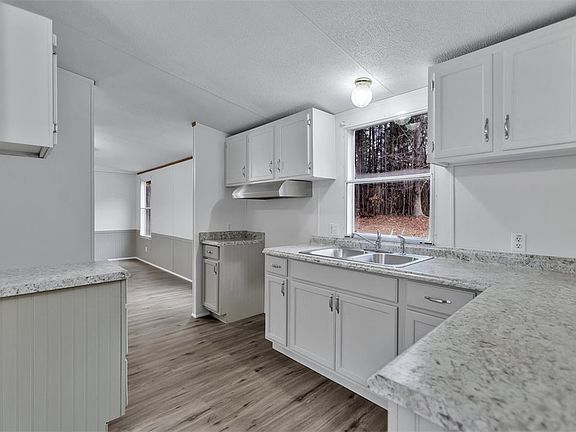 5th image of 915 Longs Knoll Dr