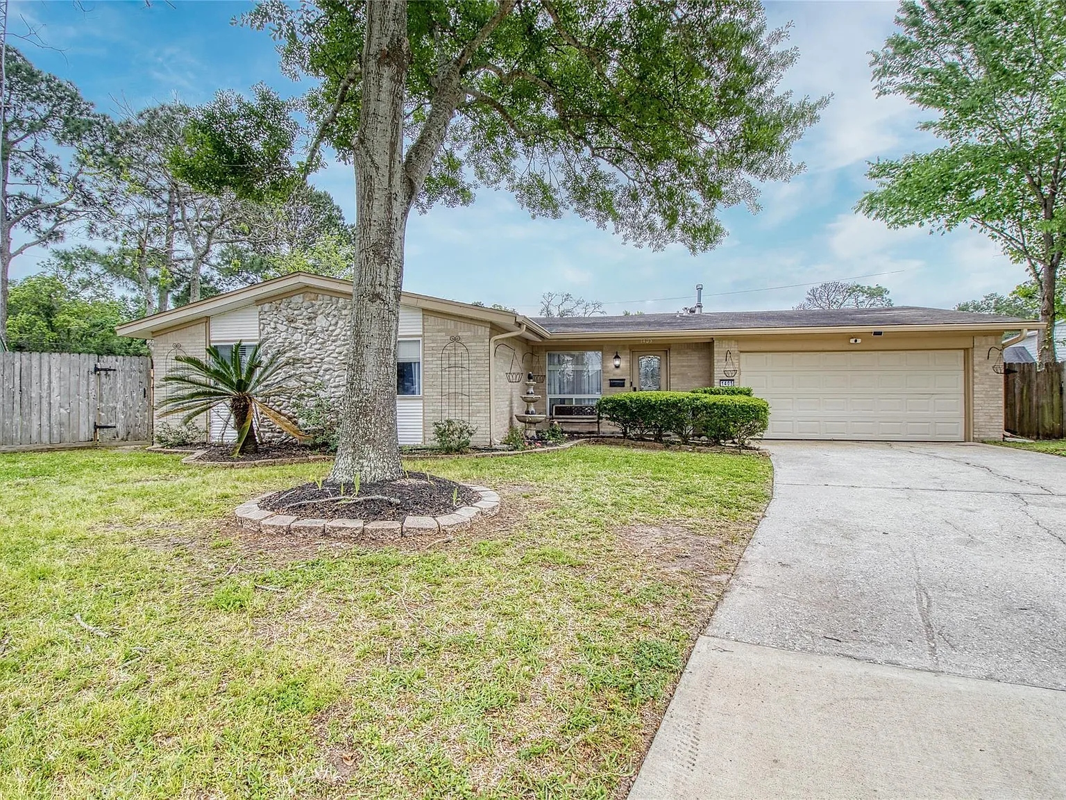 4 bed, 2.0 bath, 1930 sqft, $3,000 — Photo 2