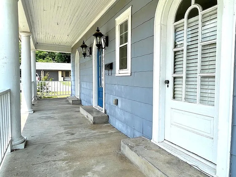 1427 N Woods St — Photo 14