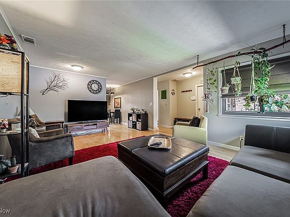 5th image of 1090 Fleetwood Dr #12D