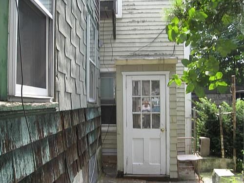 2nd image of 128R Terrace St