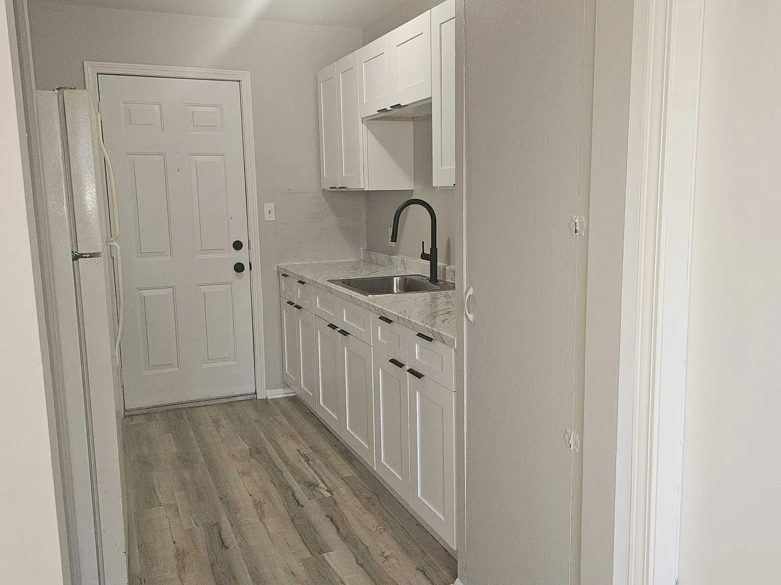 1 bed, 1.5 bath, 900 sqft, $1,000 — Photo 4