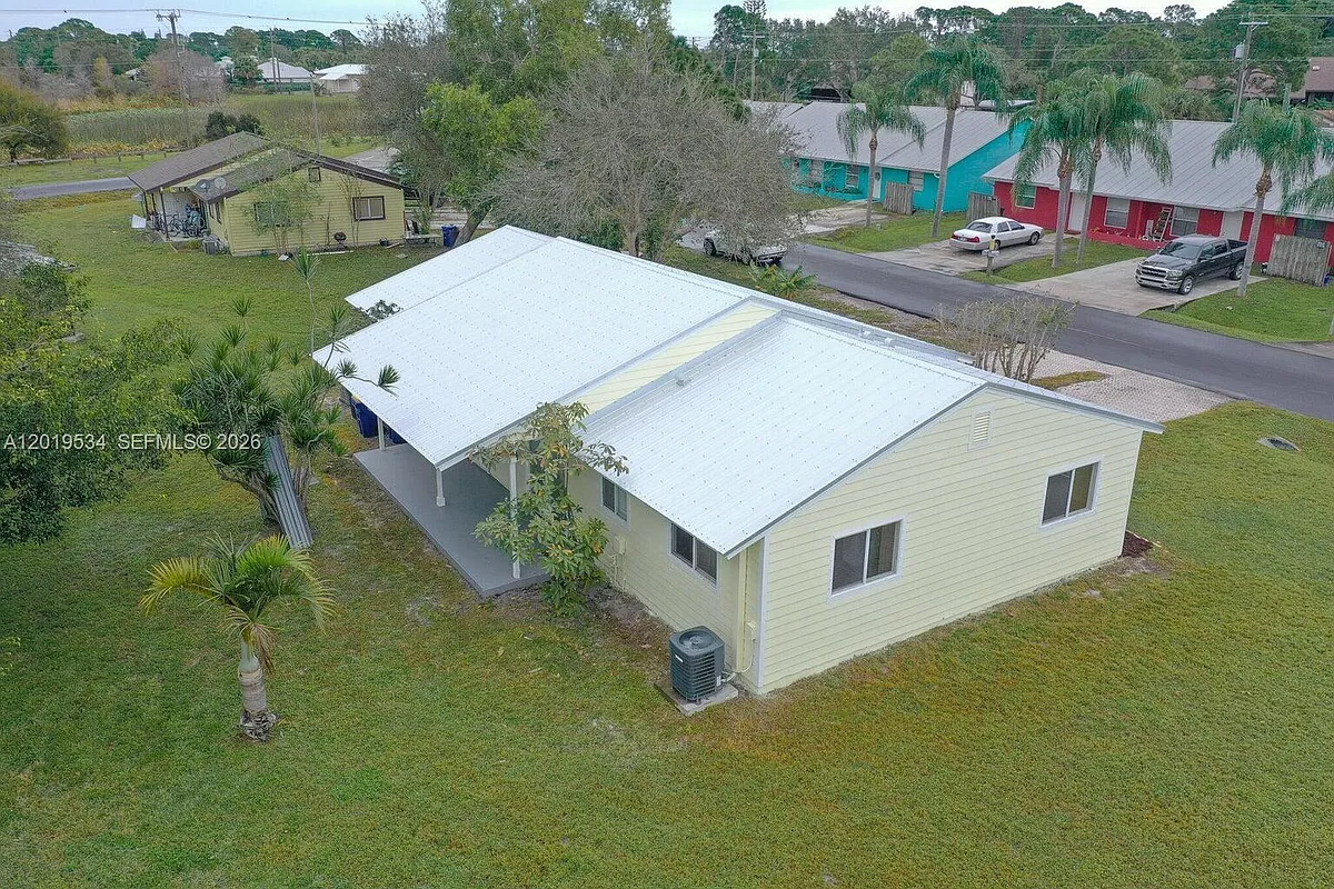 Building Photo - 4667 SE Salvatori Rd #4667