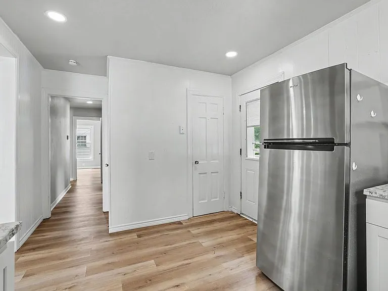1112 N Lockhart St — Photo 18