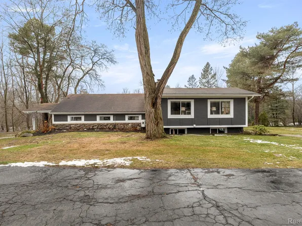 45401 W Nine Mile Rd, Novi, MI 48374