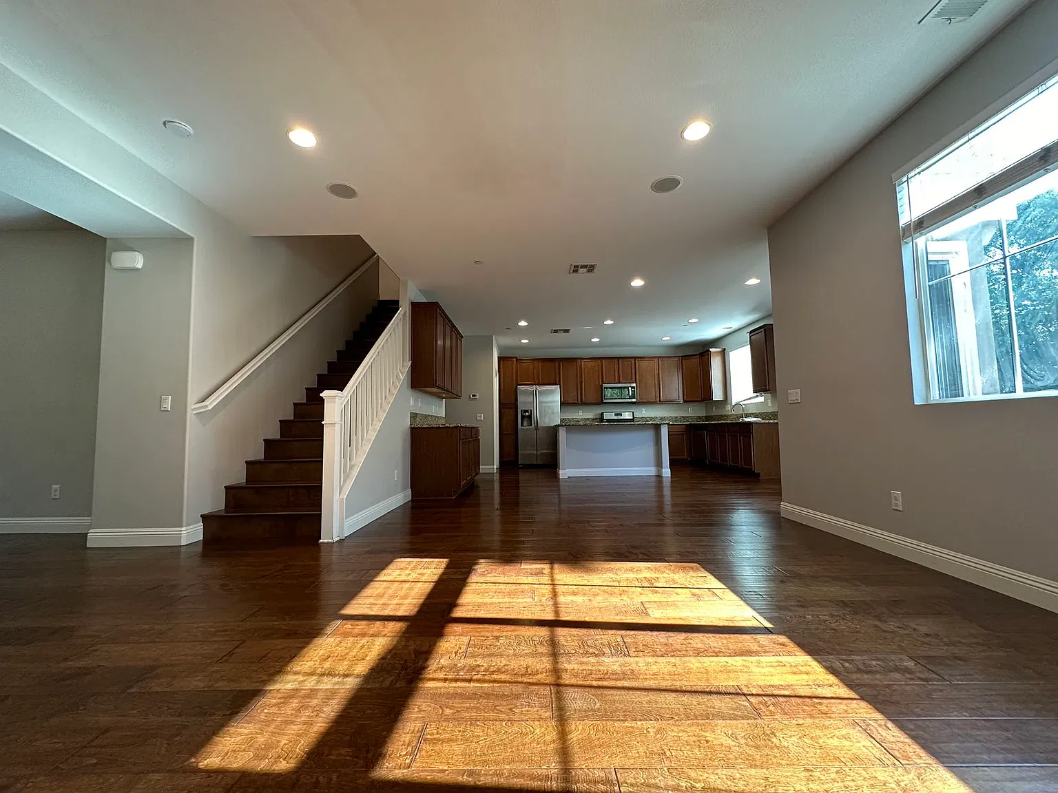 4 bed, 2.5 bath, 2476 sqft, $3,600 — Photo 4