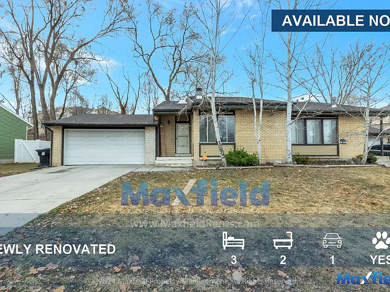 1356 E Merritt Cir — Photo 1
