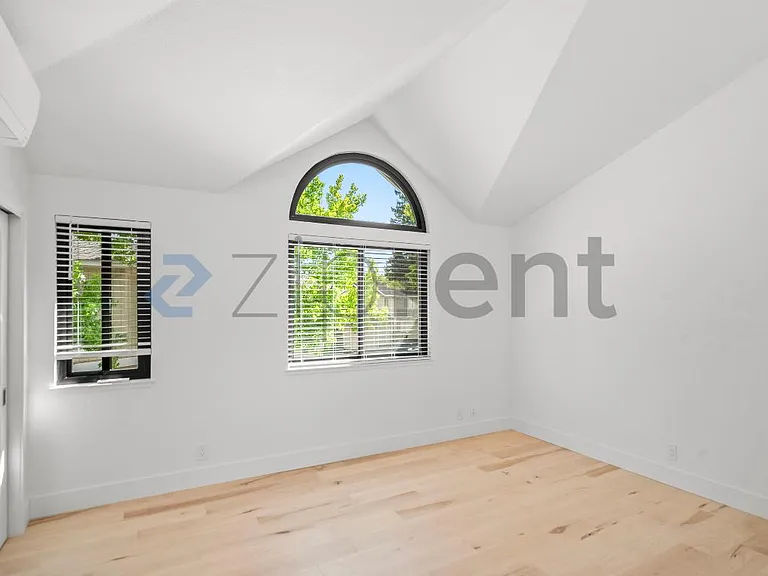 223 Saratoga Ave — Photo 22