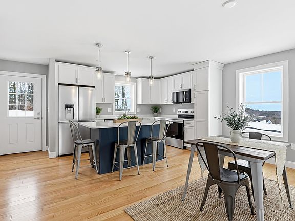 5th image of 35 Eisenhower Drive