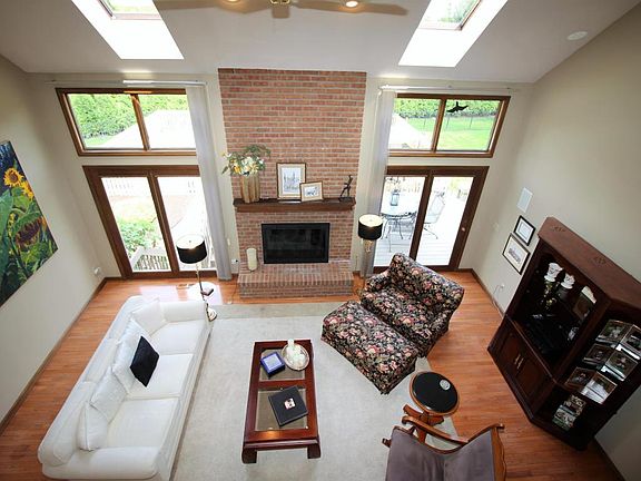 4th image of 4938 Thornhill Ln