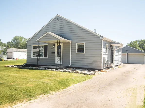 1712 18th Ave, Sterling, IL 61081