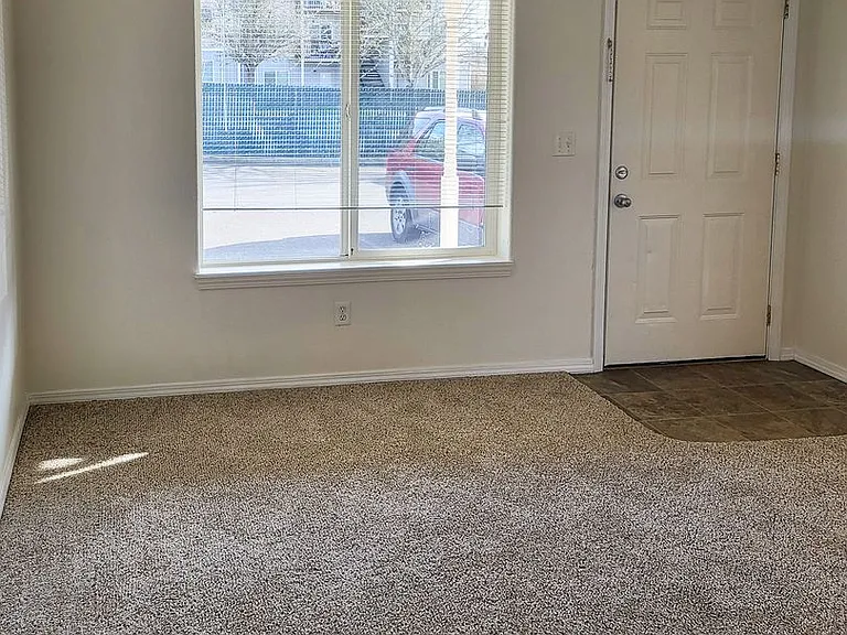 465 E Ellendale Ave — Photo 4
