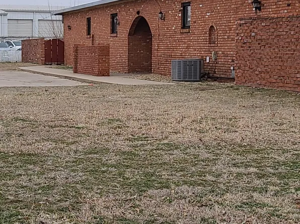 3004 Garden Grove Pkwy #1, Hutchinson, KS 67502