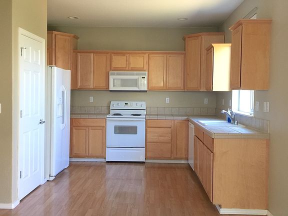 Kitchen with plenty of storage