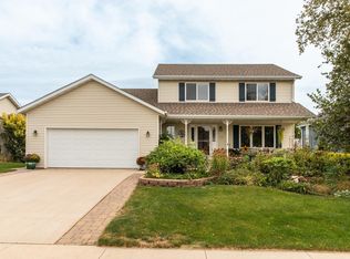 807 Rodeo Dr SE, Pine Island, MN 55963