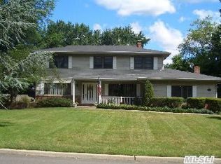 17 Deerfield Dr, Lake Grove, NY 11755