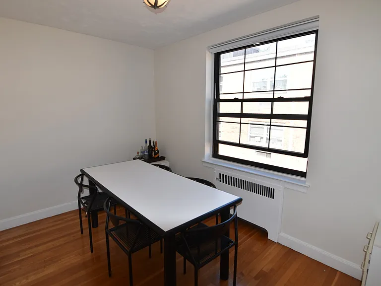 94 Marion St #5 — Photo 4