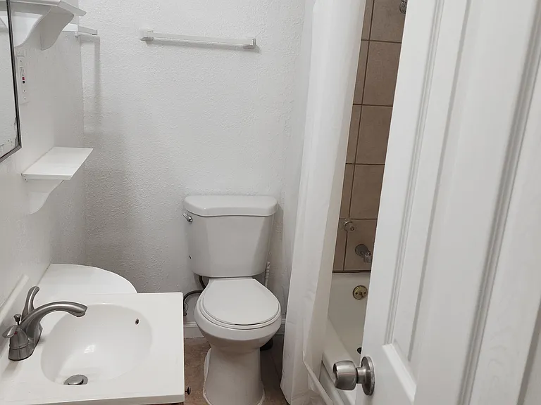 1005 Callen St — Photo 10