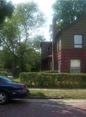 2nd image of 621 Fellows St APT 4